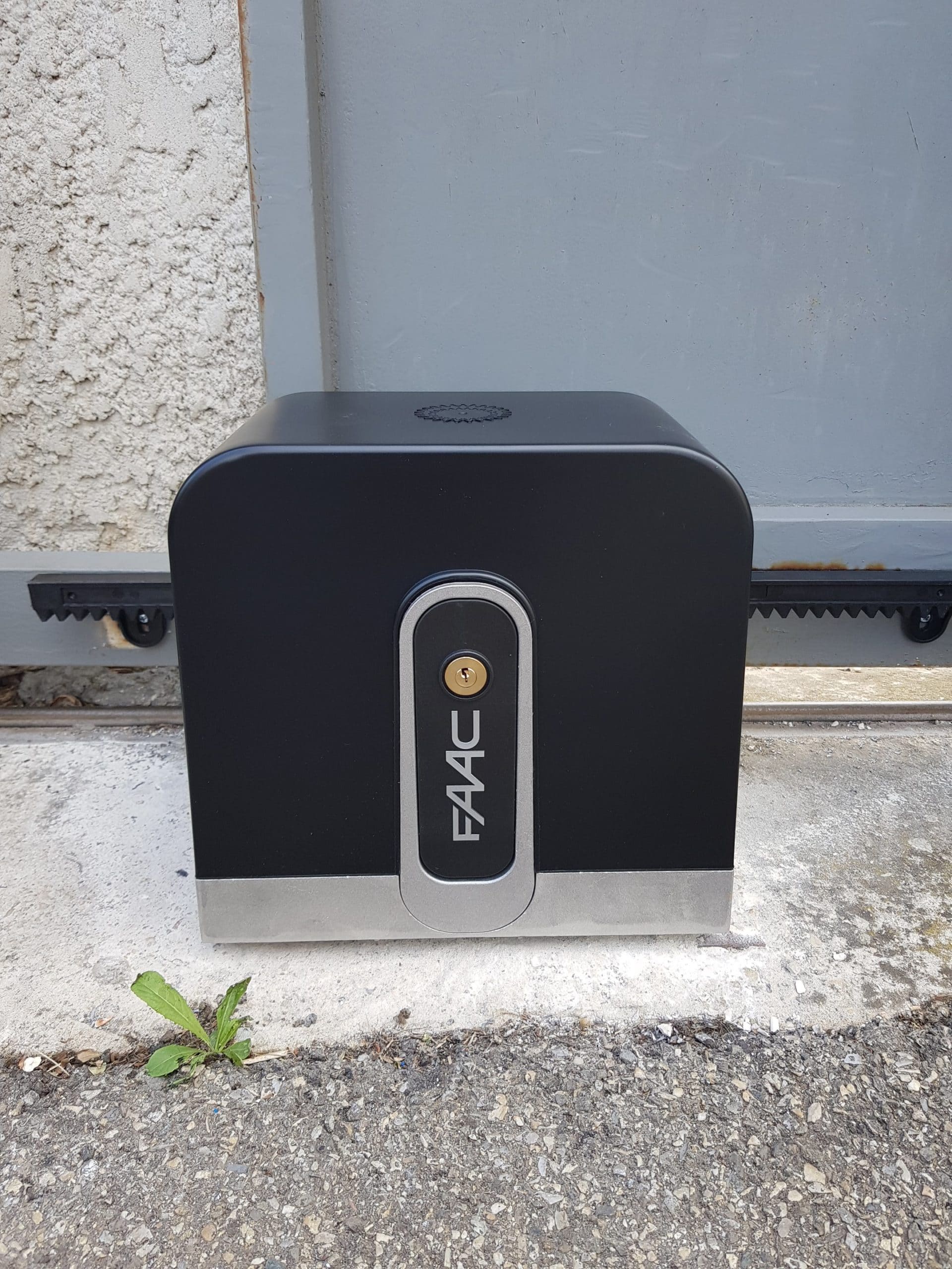 Contrôle d'accès pour portail automatique coulissant pour une maison à Salon de Provence