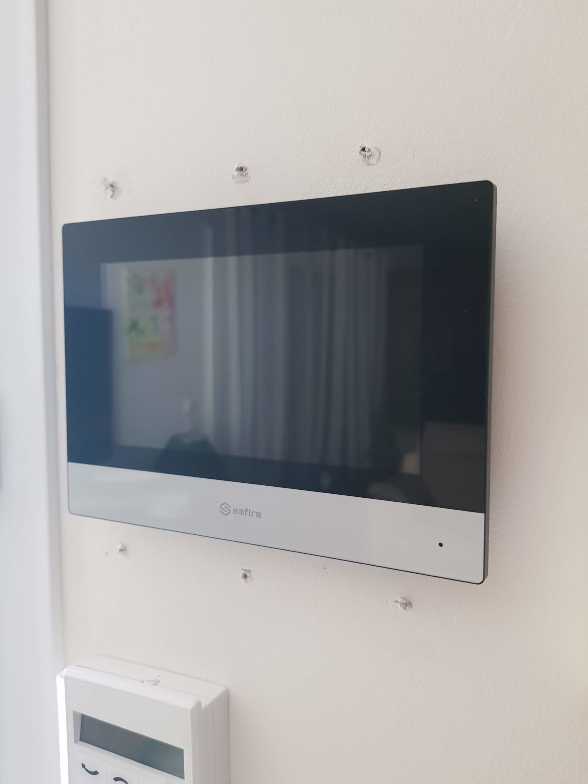 Interphone avec caméra pour l'entrée d'une maison à Lançon de Provence