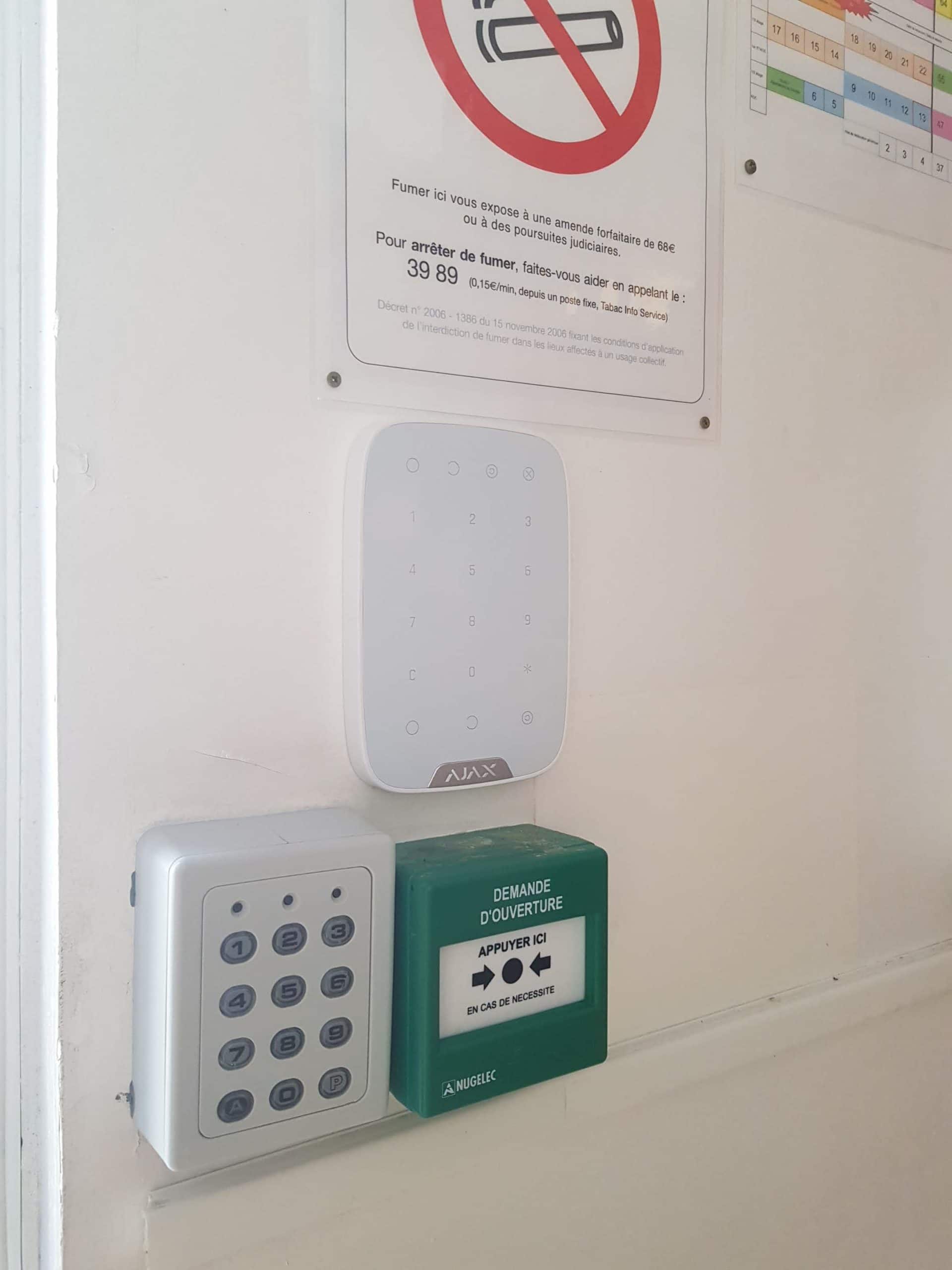 Pose de clavier de code de sécurité d'une alarme sans fil dans les Bouches du Rhône