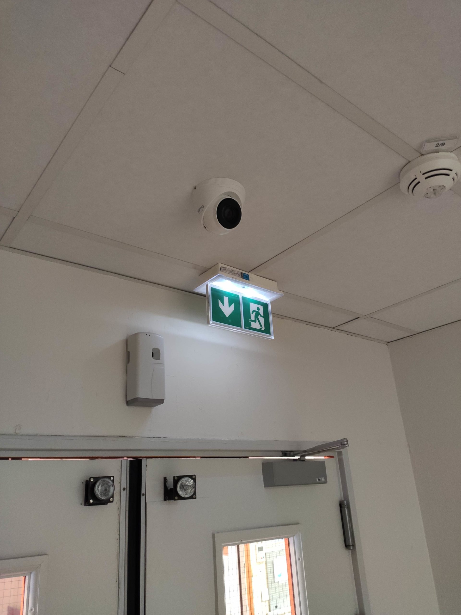 Pose de caméra de vidéosurveillance à l'intérieur d'un EHPAD à Roquefort la Bédoule