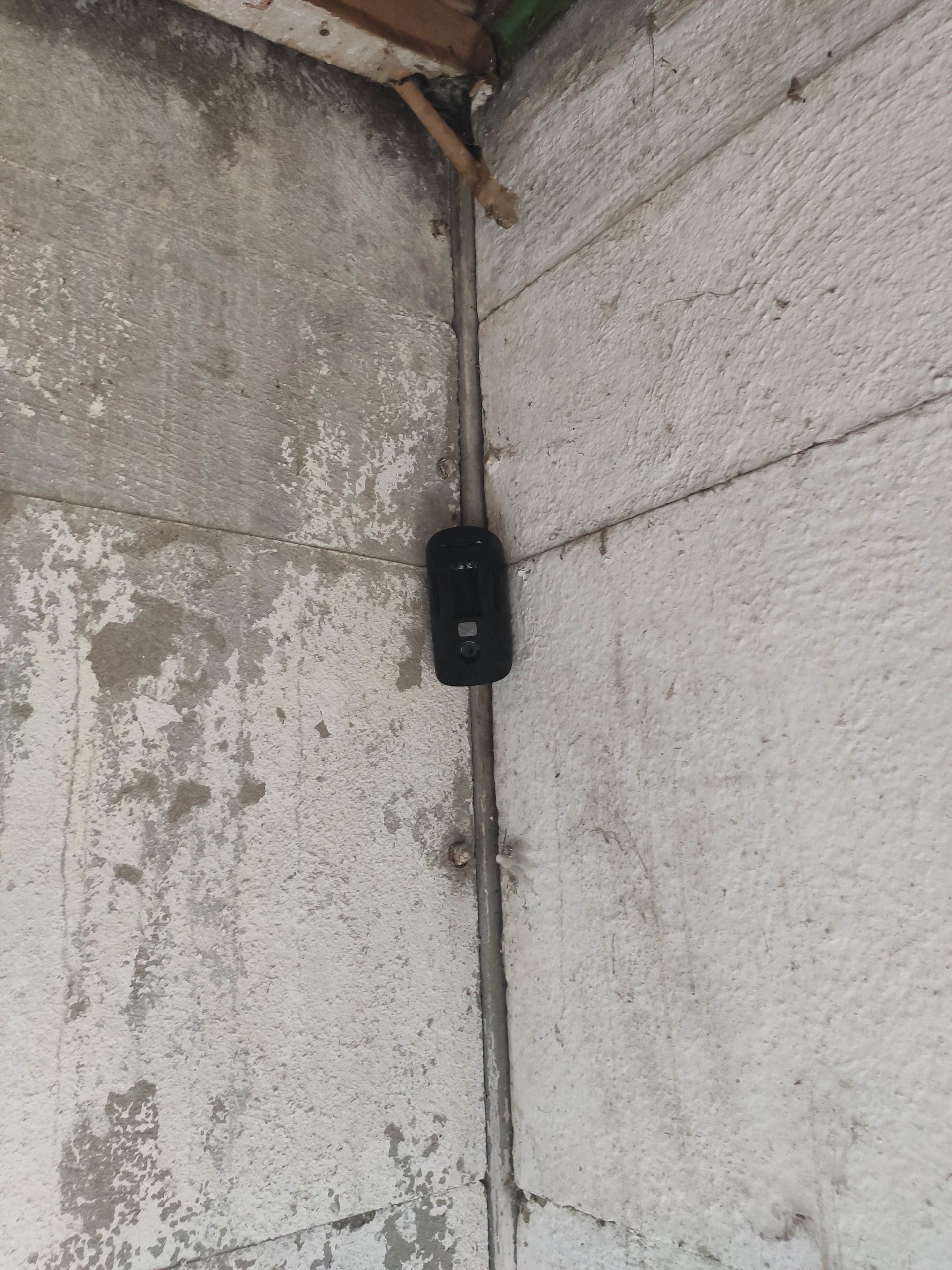 Installateur d'alarme et détecteur de mouvement pour un entrepôt à Puyricard