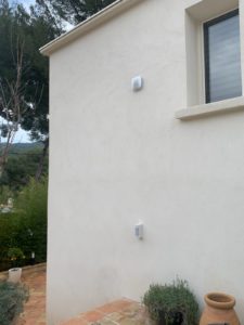 Installateur d'alarme sans fil et sirène d'alarme extérieur pour une maison à Gémenos