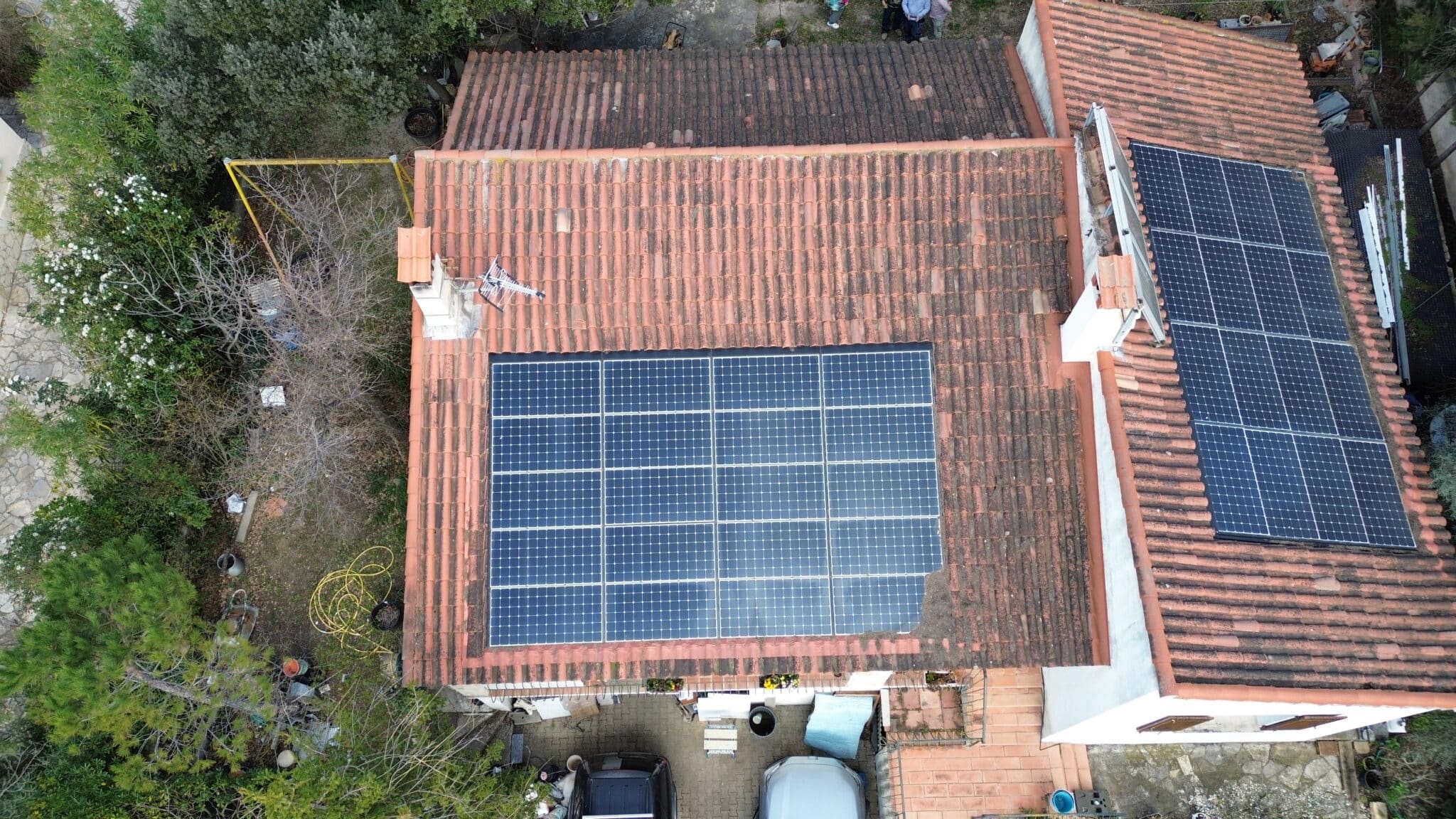 Ancienne installation photovoltaïque intégrée en toiture à Bouc-Bel-Air avant remplacement – SOPRO ELEC