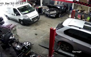 Image de qualité de caméra de vidéosurveillance dans un garage automobile à Pertuis