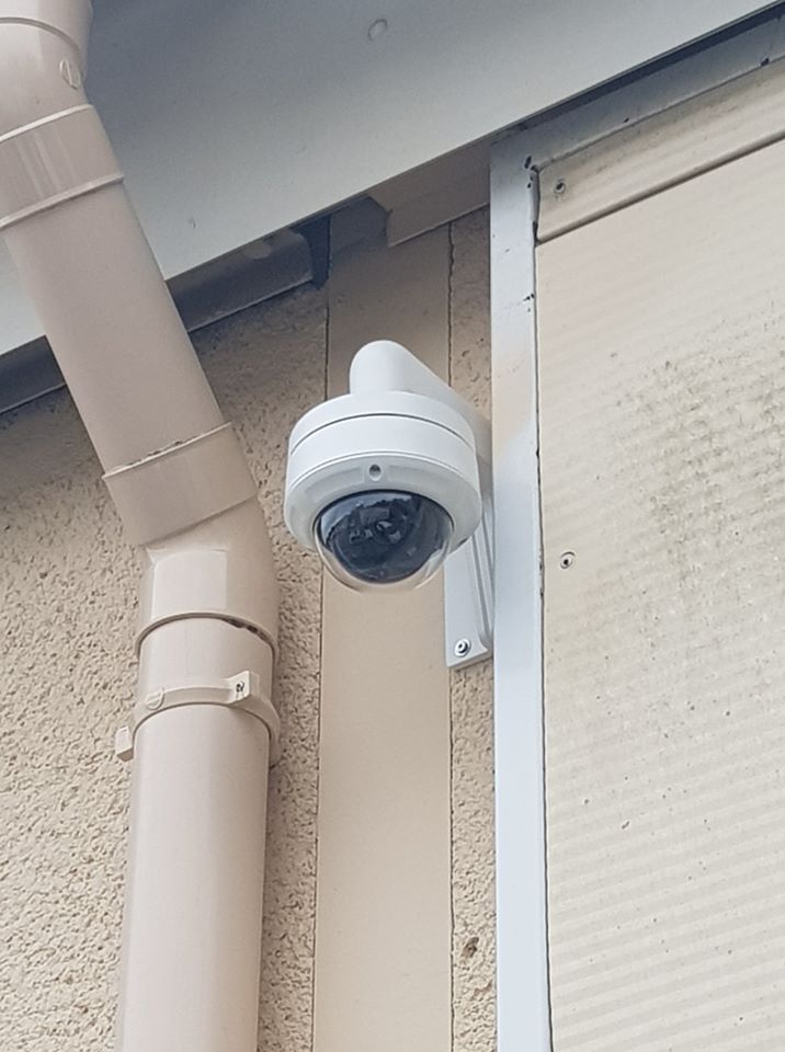 Installation de caméra de vidéosurveillance extérieure à Pertuis
