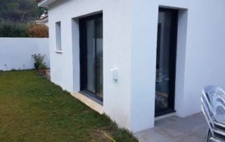 Alarme extérieure pour protéger une baie vitrée coulissante d'une maison à Ventabren