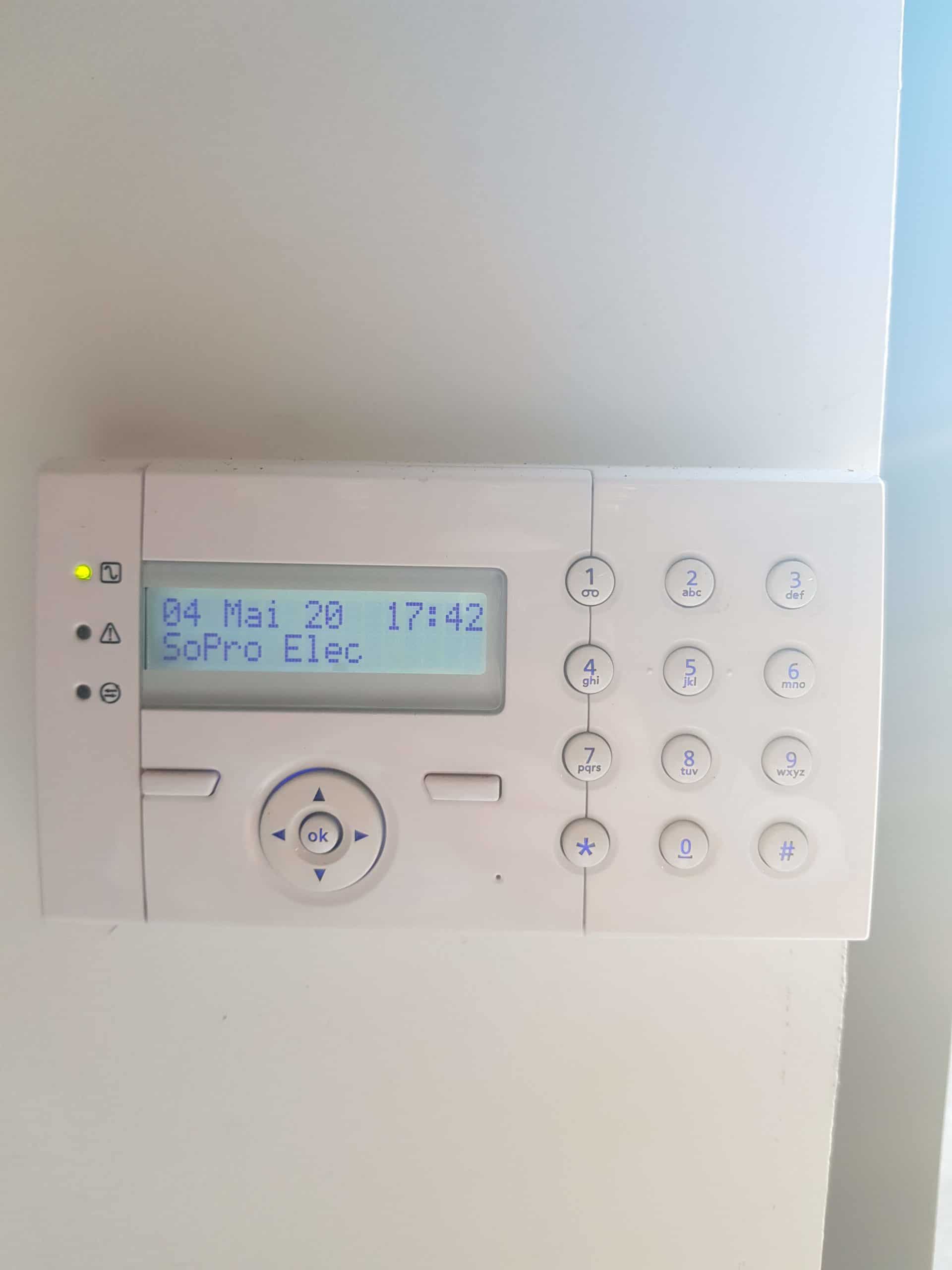 Clavier pour armer et désarmer une alarme de bureau à Aubagne