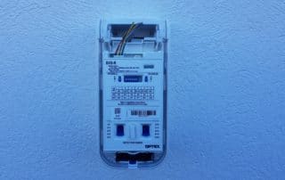 Installation du détecteur pour sécuriser une maison à Ventabren avec une alarme périmétrique