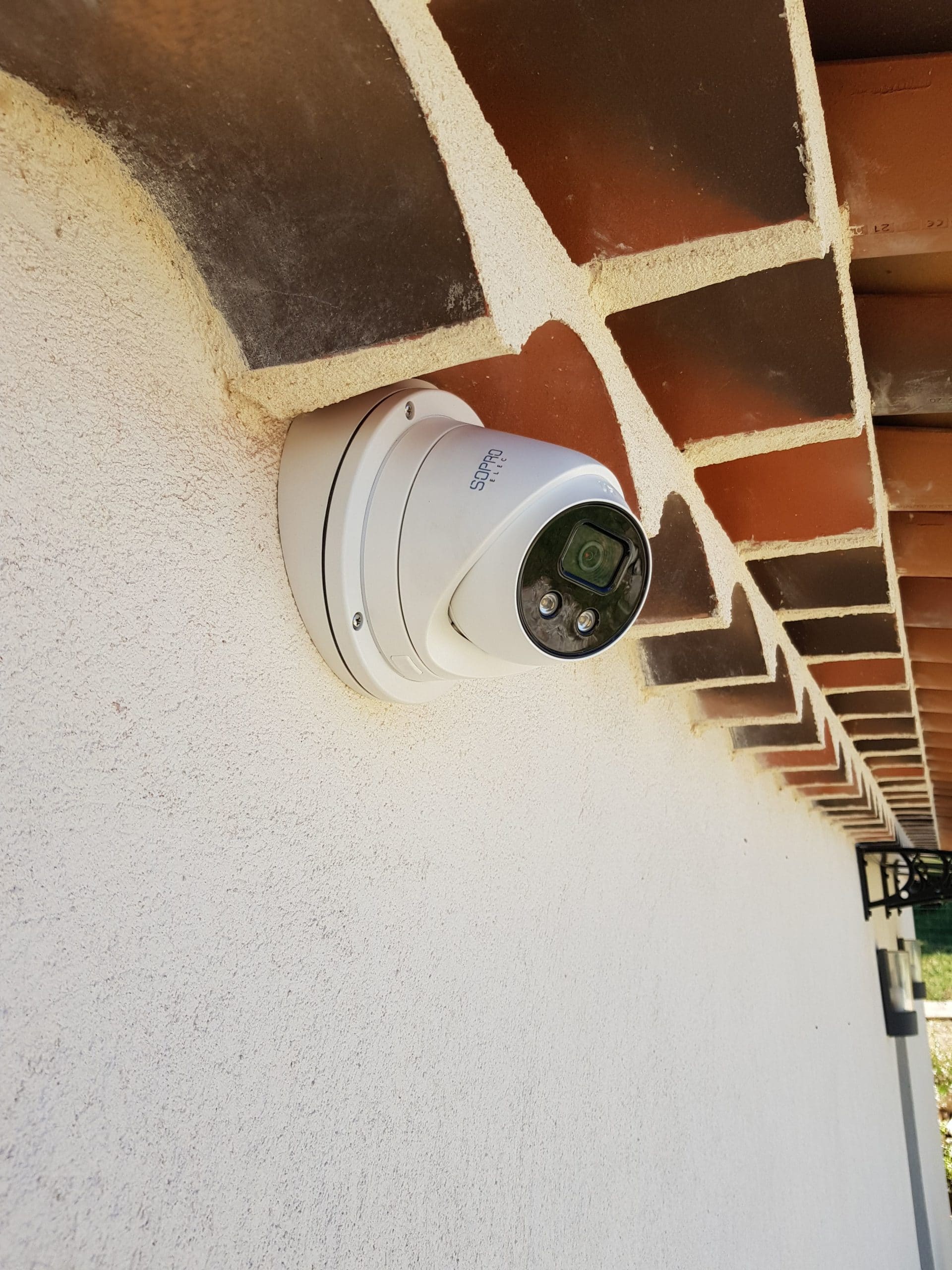 Caméra de vidéosurveillance nocture avec une portée de 50 mètres à Meyreuil