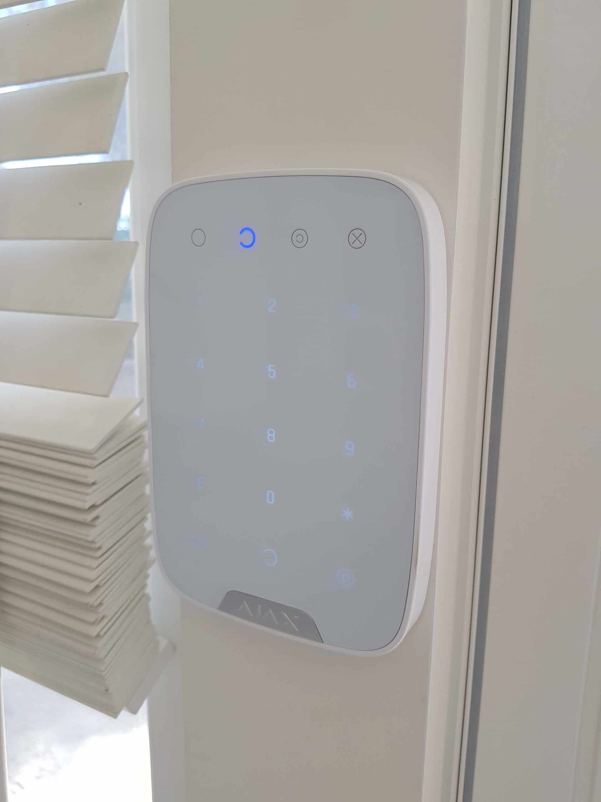 Installation de clavier de sécurité d'alarme sans fil dans un Ehpad aux Baux de Provence
