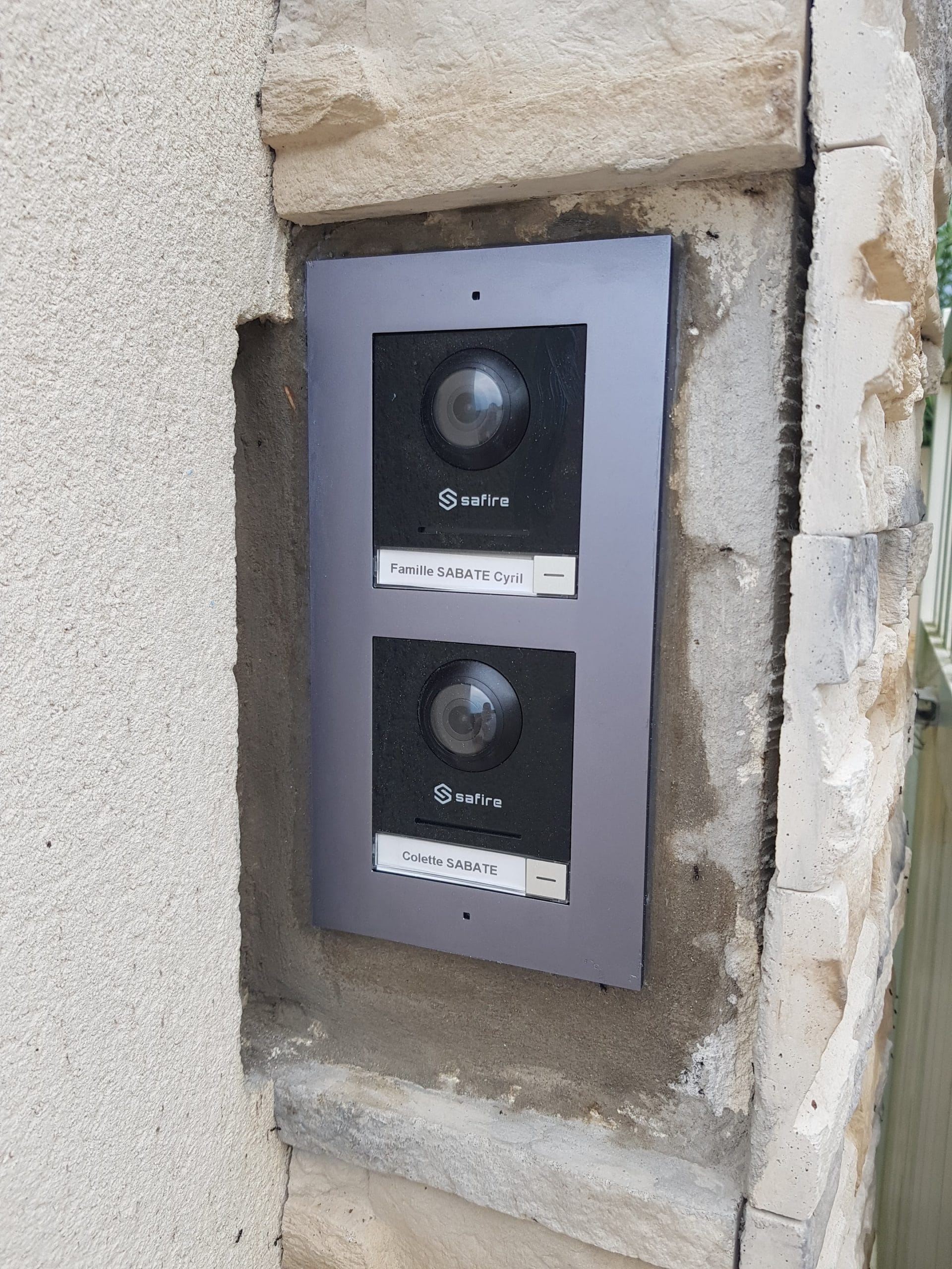 Installation de systèmes de contrôle d’accès pour particuliers avec 2 visiophones indépendants (interphone vidéo) à Lançon de Provence