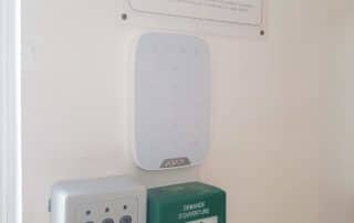 Pose de clavier de code de sécurité d'une alarme sans fil dans les Bouches du Rhône