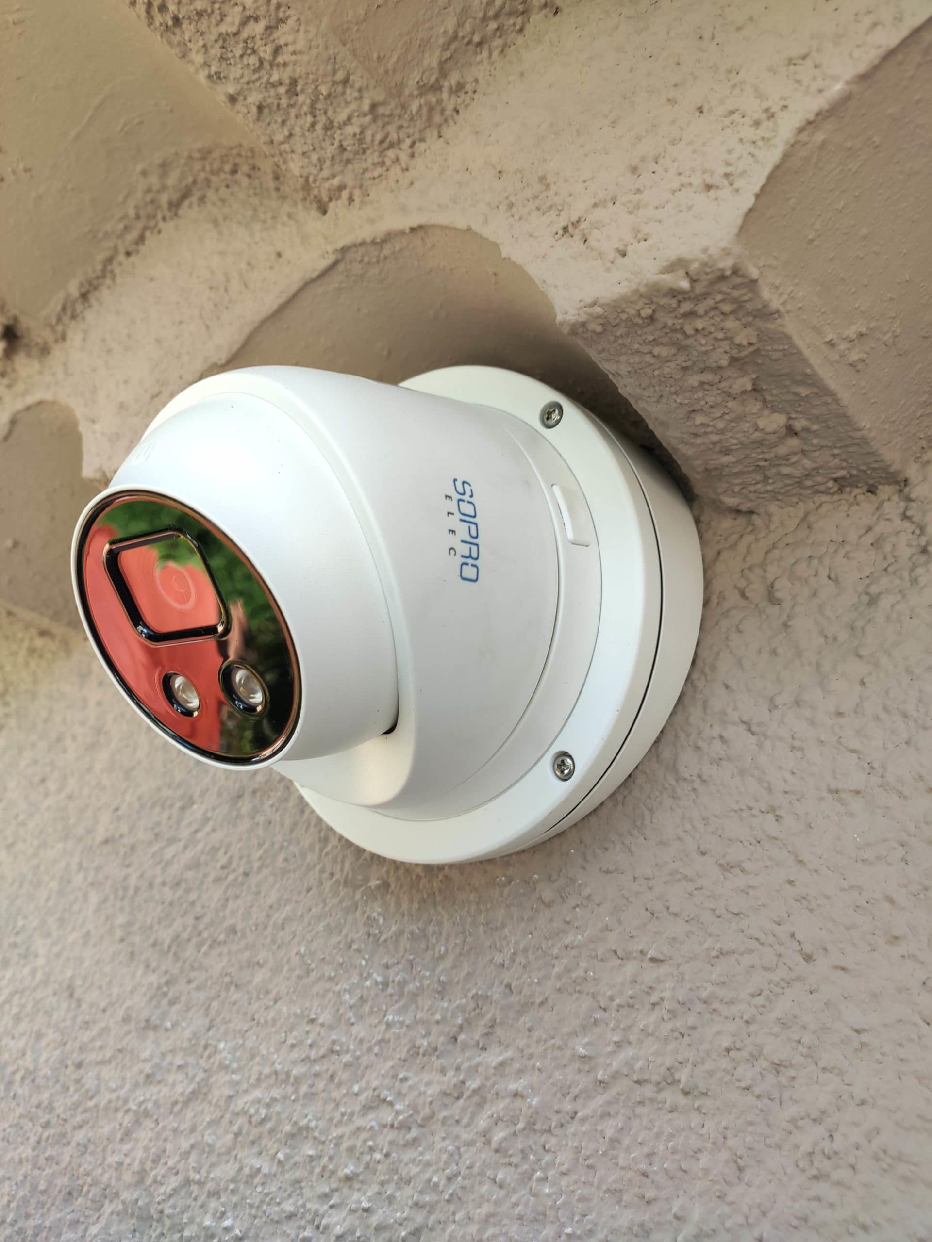Pose de caméra de vidéosurveillance IA pour maison à Aix en Provence