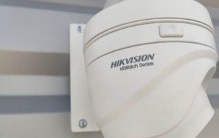Installation de caméra Hikvision extérieur pour la protection d'entrepôt à Gardanne