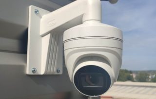 Installation de caméra de vidéosurveillance pour parking d'entrepôt à Gardanne