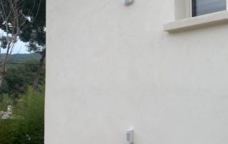 Installateur d'alarme sans fil et sirène d'alarme extérieur pour une maison à Gémenos