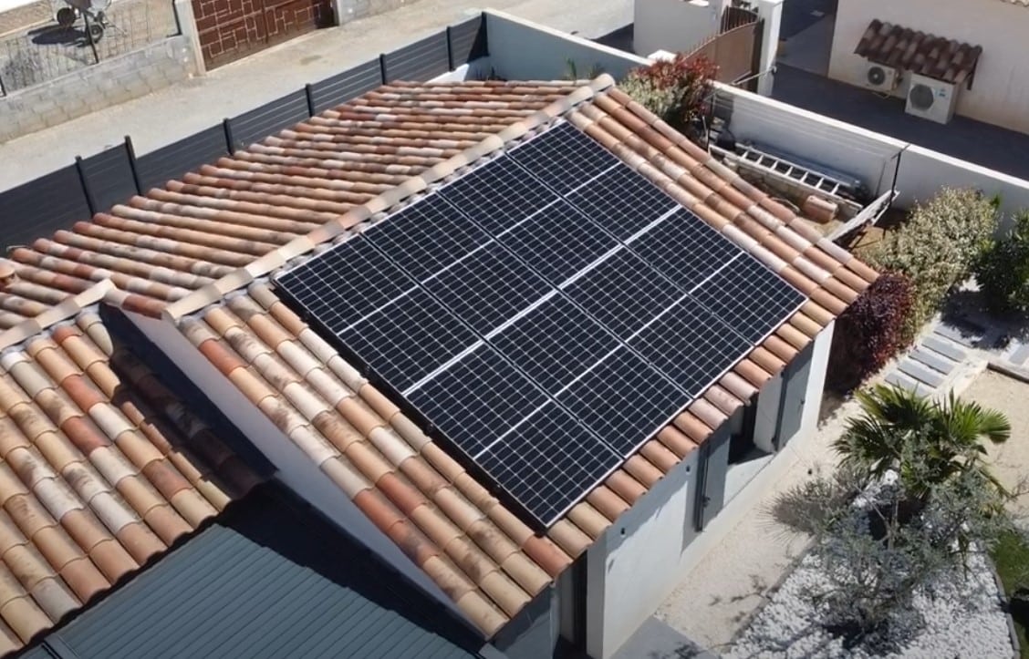 Installation de panneaux photovoltaïques pour une villa à Corbières en Provence