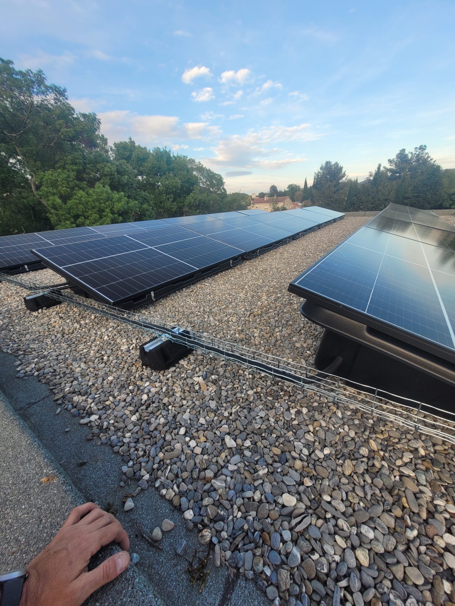 Panneaux toit plat installation solaire marignane
