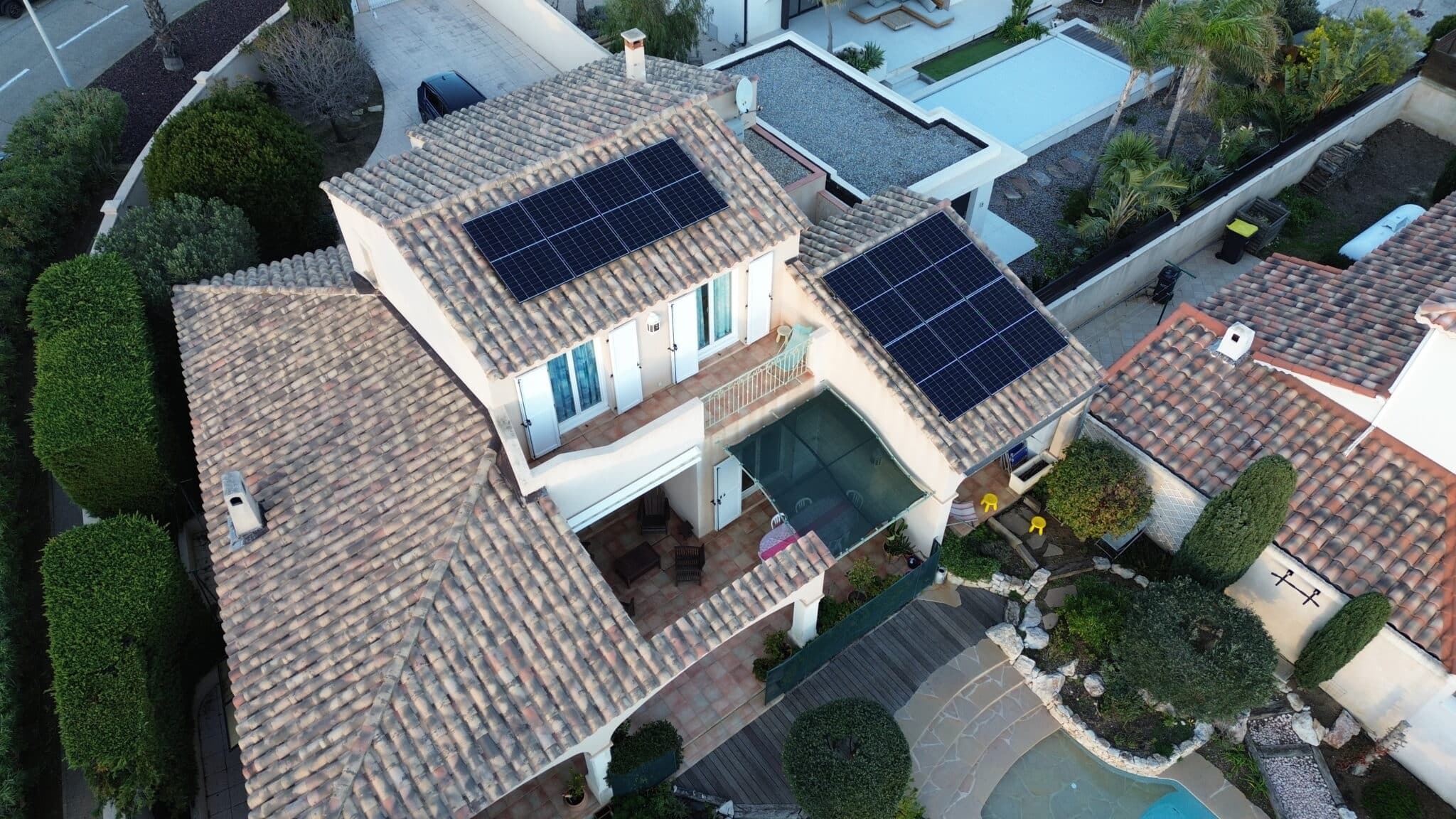 Installation photovoltaïque de 5 kWc réalisée à Sausset-les-Pins par SOPRO ELEC